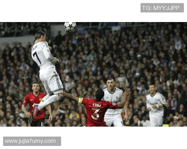 单膝跪地庆祝动作起源与发展 探究某足球巨星的标志性庆祝方式