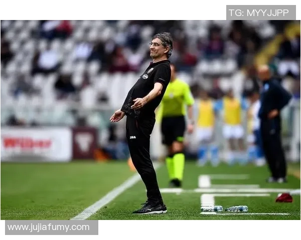 围绕史上最差足球球星展开的荒诞故事与球场尴尬瞬间揭秘