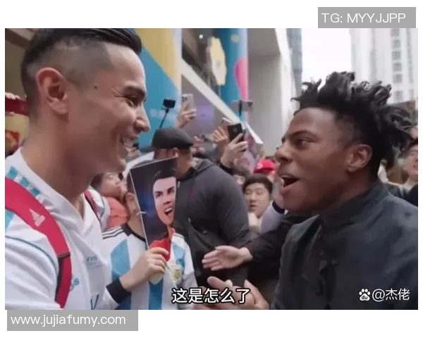 当两大足球巨星同场不同队却意外撞衫引发球迷热议