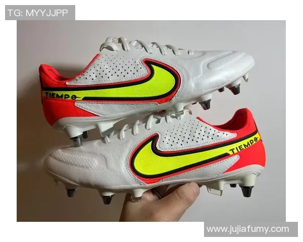 球星同款足球鞋最新款式曝光，尽显个性与竞技魅力