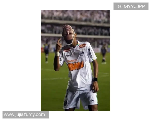 足球场上打人引发争议 这位球星为何突然动手成焦点 足球场上打人引发争议 这位球星为何突然动手成焦点