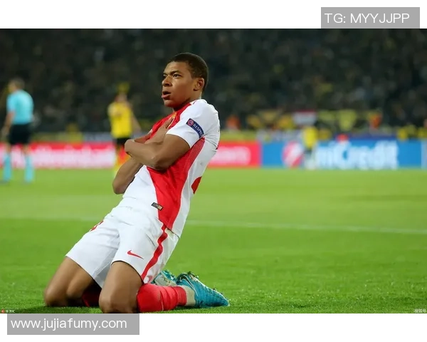 足球巨星间的礼尚往来与竞技精神：从场上到场下的互相尊重与影响